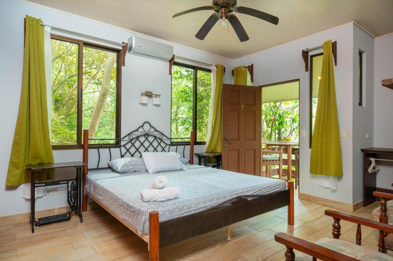 La Montanita Lodge Manuel Antonio Exterior photo